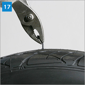 内面タイヤパンク修理の方法17